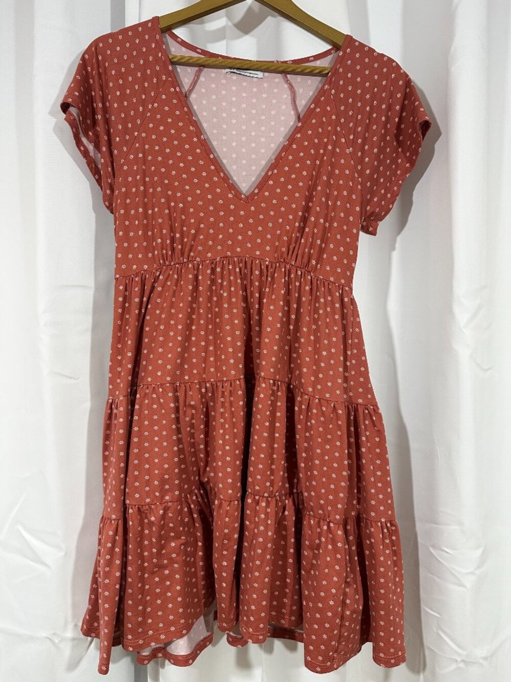 Urban Outfitters Tiered Babydoll Dress Medium Rust Ditsy Floral V-Neck Stretch